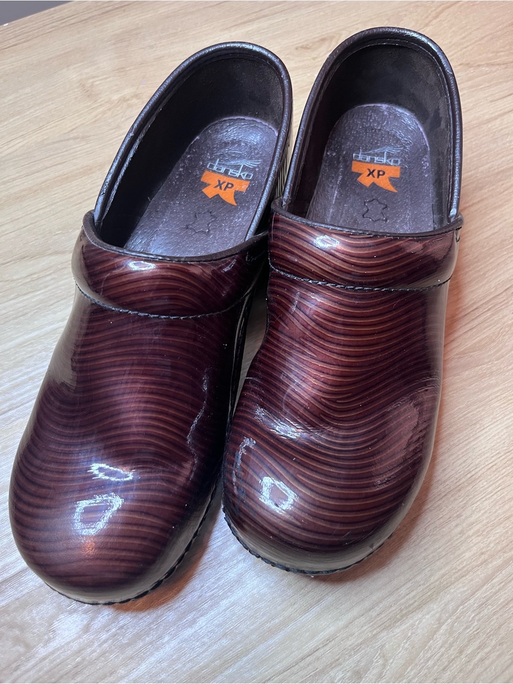 Dansko XP Professional Clogs Size EU 40 Brown Woodgrain Leather